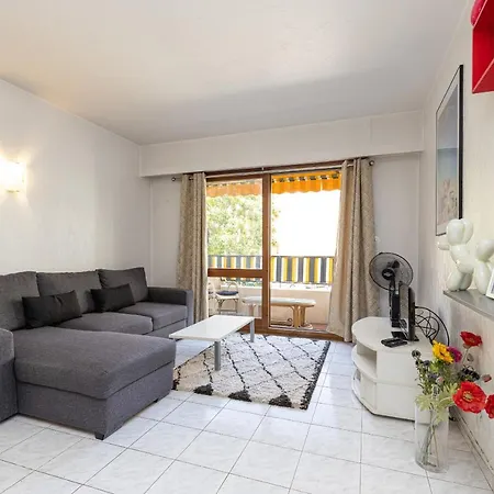 Charming 1 Bdr Terrace & Garage Daire