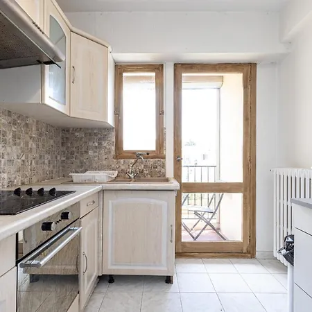 Charming 1 Bdr Terrace & Garage Apartment