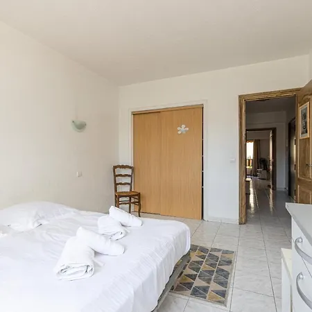 Charming 1 Bdr Terrace & Garage Apartment
